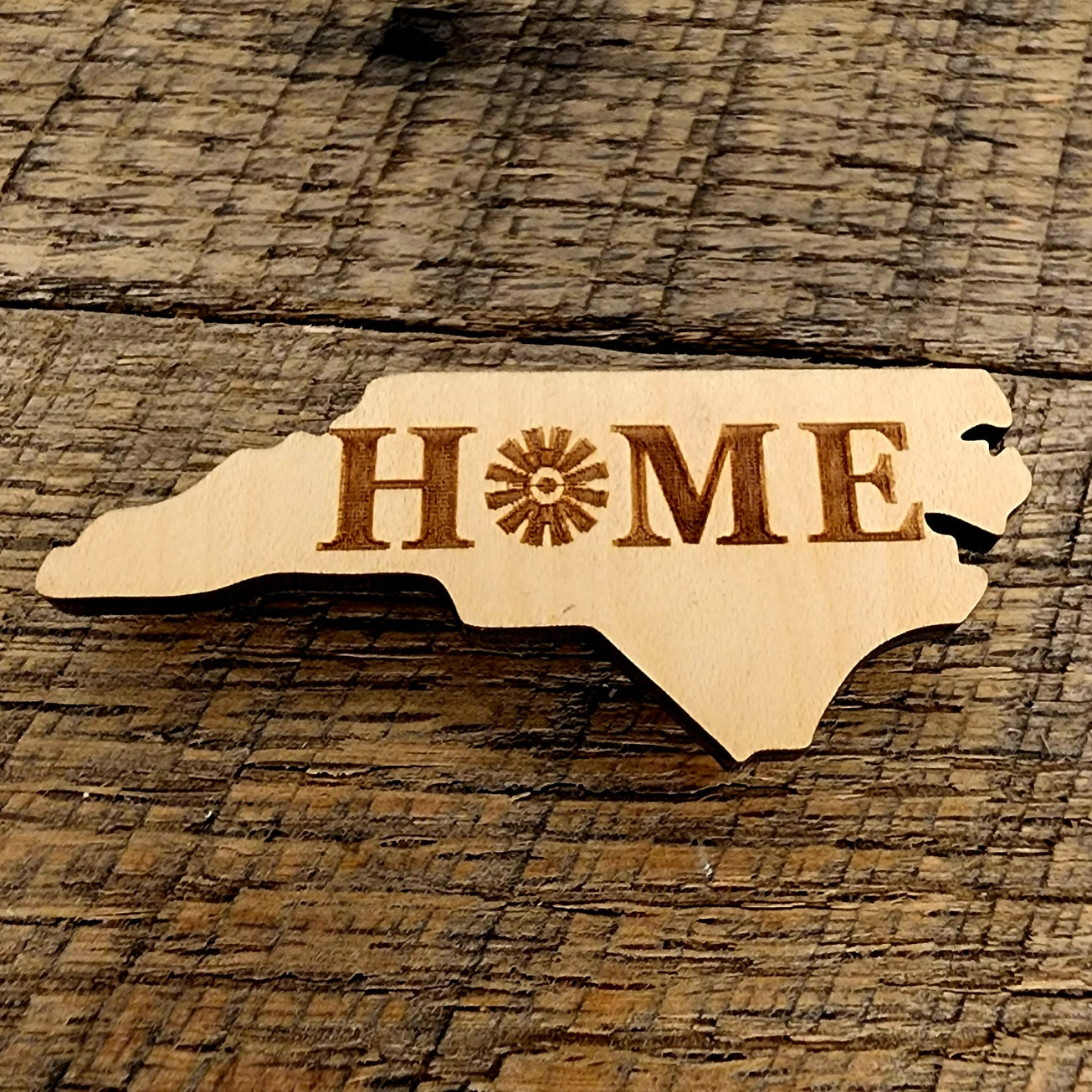 North Carolina Shaped Magnet with Home on product. O in Home is a windmill